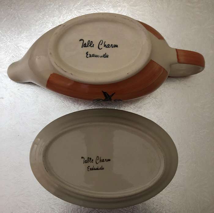 TABLE CHARM EXCLUSIVE GRAVY BOAT WITH TRAY - TWO GUINEA FOWL FEATHERS -  EXCELLENT CONDITION