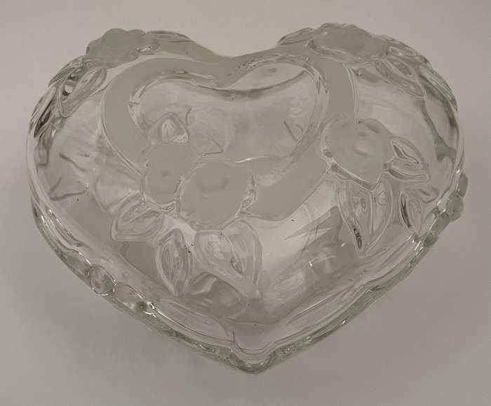 HEART SHAPE WITH FROSTED ROSES CRYSTAL GLASS CANDY JAR/JEWELRY BOX WITH LID 16CM