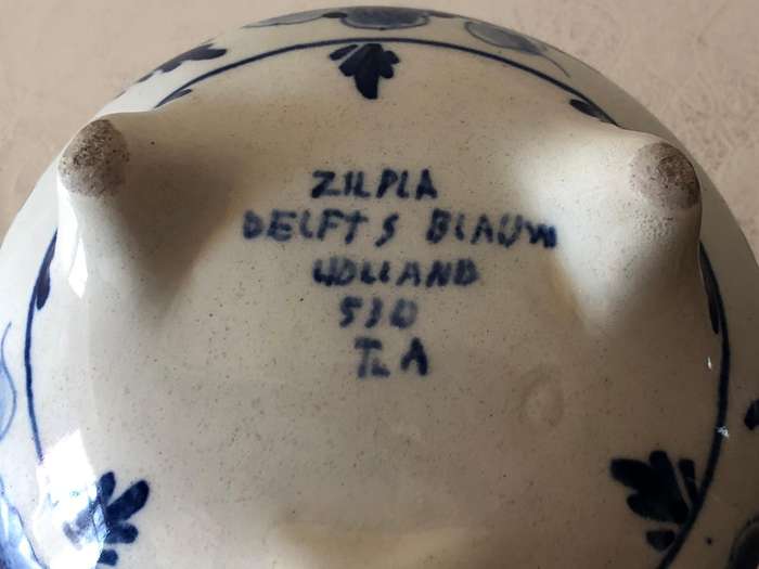 SMALL DUTCH BEER MUG AND DELFT PIN TRAYS AND VASE