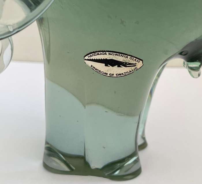 HANDMADE NGWENYA GLASS KINGDOM OF SWAZILAND - ELEPHANT 17CM - WITH ORIGINAL LABEL ATTACHED