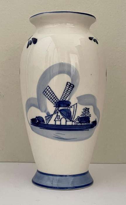 DUTCH DELFT WINDMILL & FLOWERS VASE 17CM