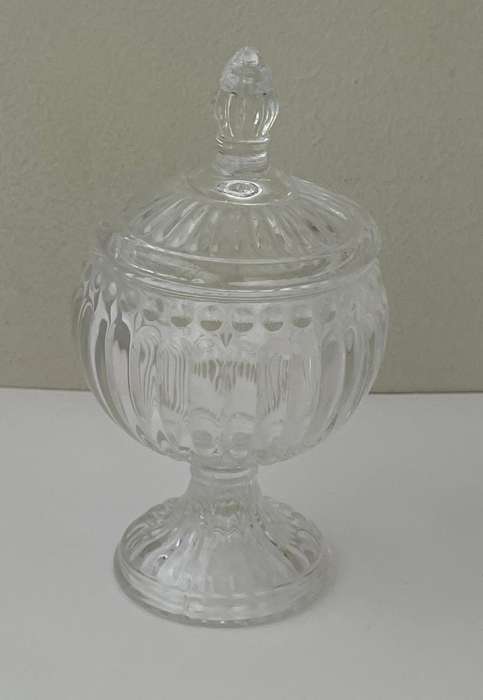 VINTAGE CUT GLASS PEDESTIL SUGAR BOWL WITH LID IN IMMACULATE CONDITION -15CM