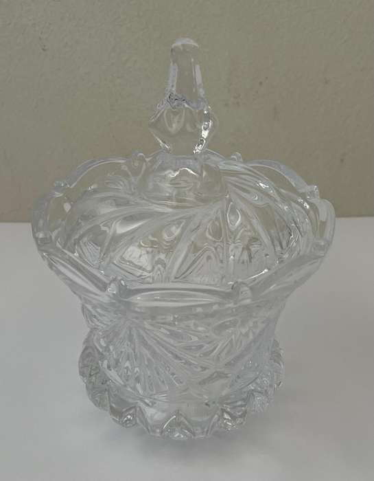 VINTAGE CUT GLASS SUGAR BOWL IN IMMACULATE CONDITION - 13CM