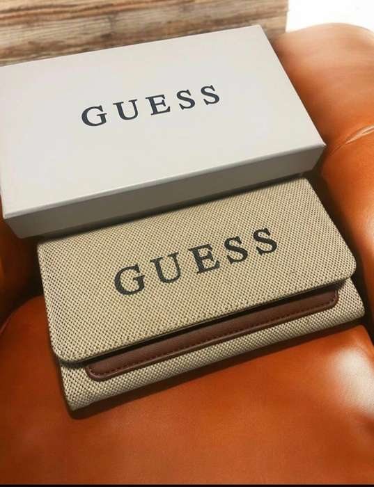 Guess Gelber Slim Clutch