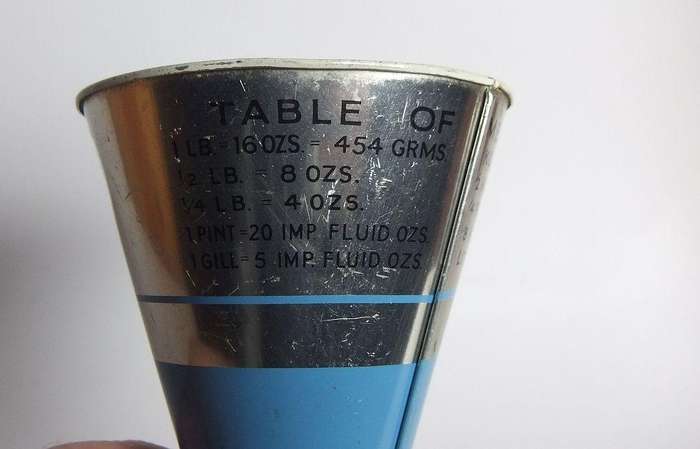 UNDER R100 - Vintage tin - Cooks measure by Tala England