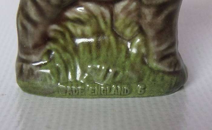 UNDER R100 - Collectable - A vintage Wade porcelain elephant whimsey