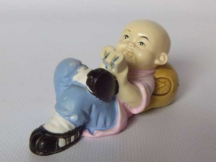 UNDER R100 - Collectable - A vintage solid resin Chinese boy figure