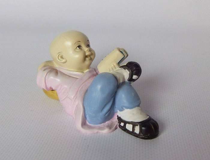 UNDER R100 - Collectable - A vintage solid resin Chinese boy figure