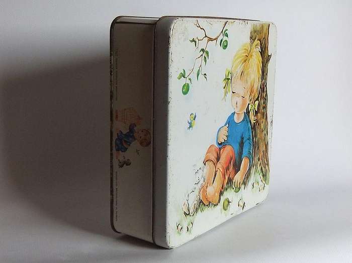 UNDER R100 - Vintage tin - Bakers biscuits