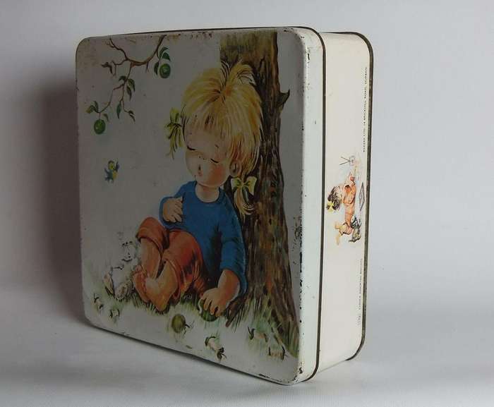 UNDER R100 - Vintage tin - Bakers biscuits
