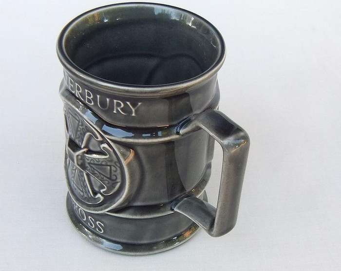A vintage pottery mug by Holkham depicting the Canterbury cathedral