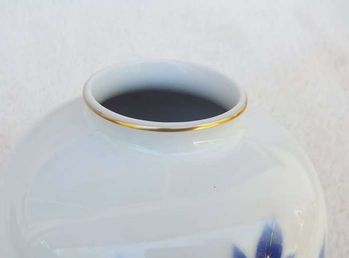 A signed vintage Japanese Fukagawa Seiji  porcelain vase with peony motif