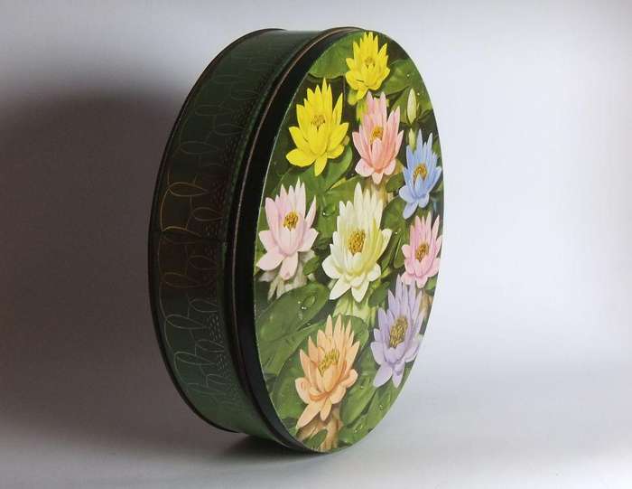 UNDER R100 - Vintage tin - Baumanns biscuits