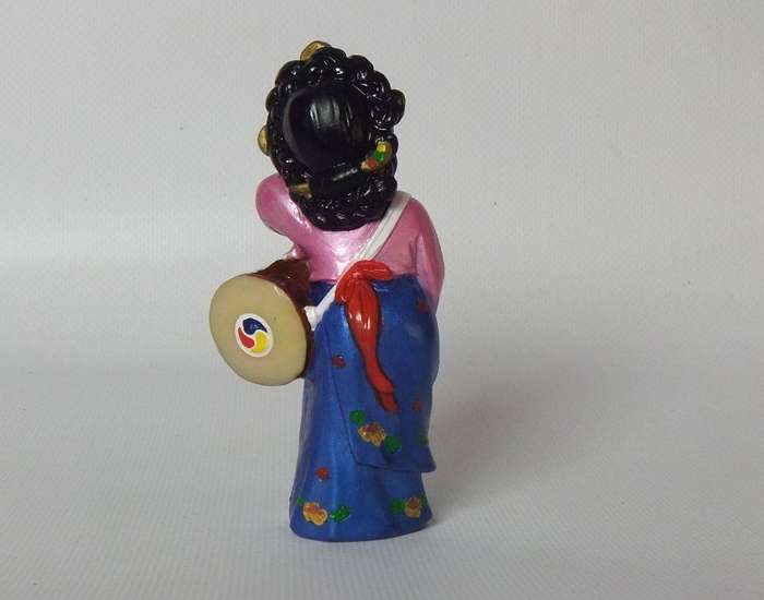 UNDER R100 - Collectable - A vintage solid resin Oriental drummer figure