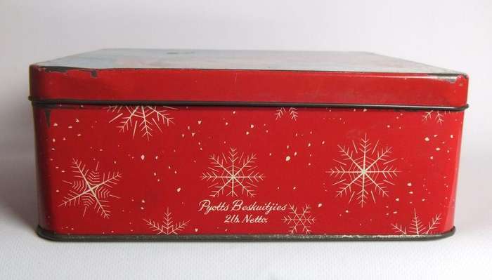 UNDER R100 - Vintage tin - Pyotts biscuits
