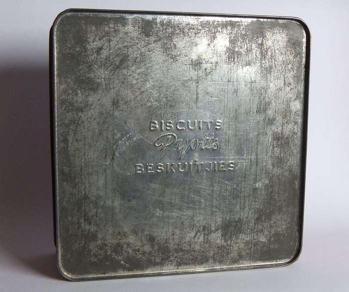 UNDER R100 - Vintage tin - Pyotts biscuits