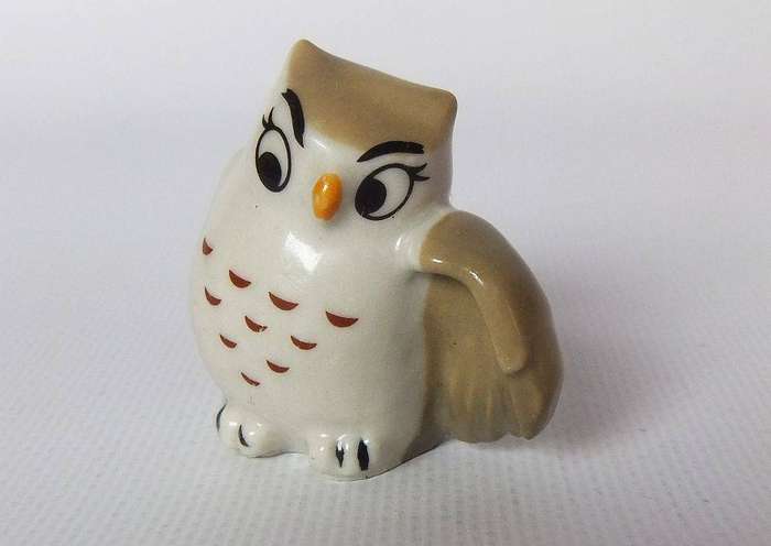 UNDER R100 - Collectable - A vintage Wade porcelain owl whimsey