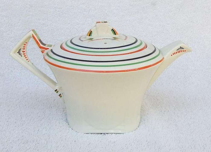 An Art Deco period hand painted teapot by Alfred Meakin England