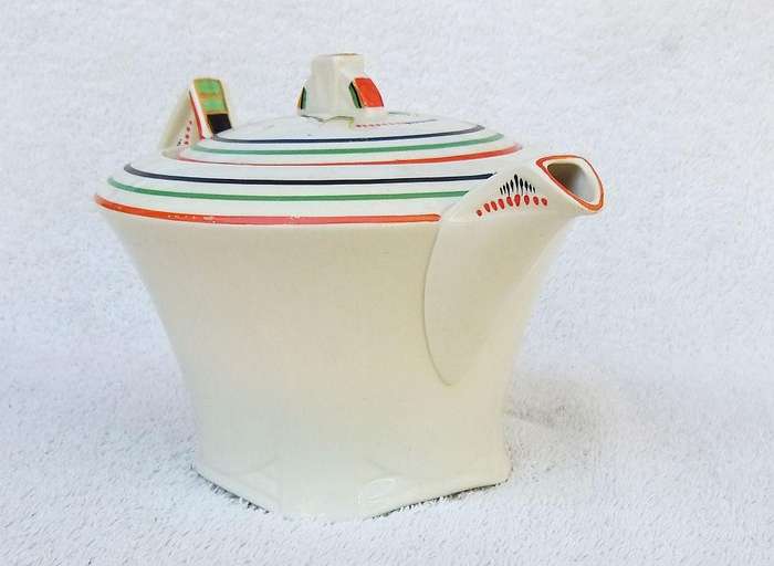 An Art Deco period hand painted teapot by Alfred Meakin England