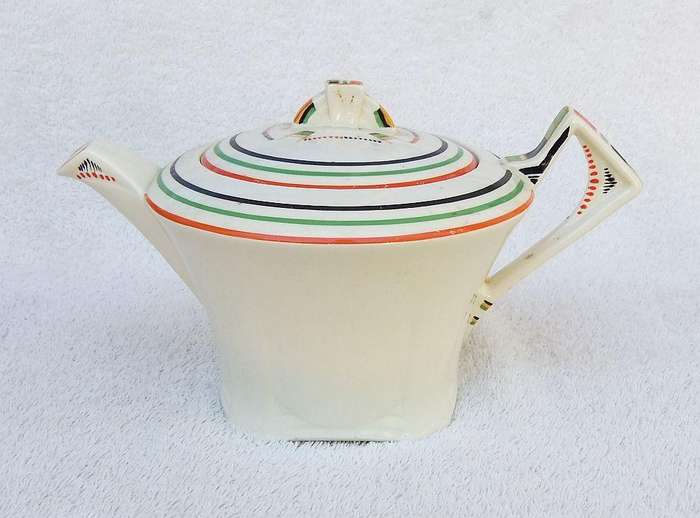 An Art Deco period hand painted teapot by Alfred Meakin England