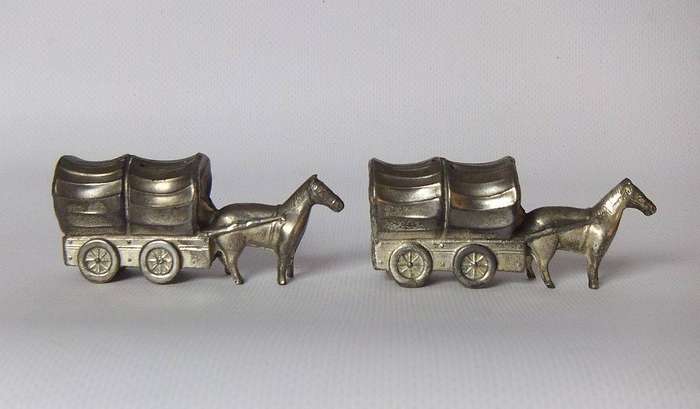 UNDER R100 - Collectable - A vintage pair of horse and coach salt & pepper shakers