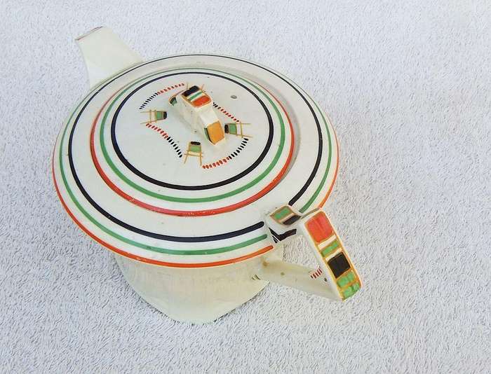 An Art Deco period hand painted teapot by Alfred Meakin England