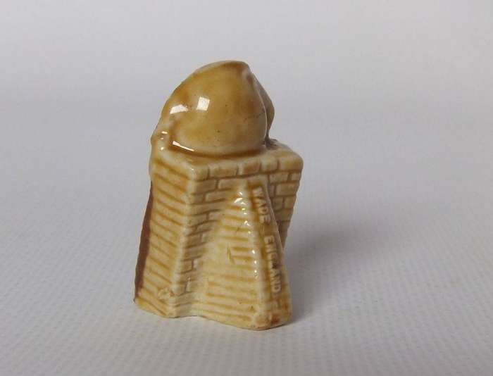 UNDER R100 - Collectable - A vintage Wade porcelain Humpty Dumpty whimsey