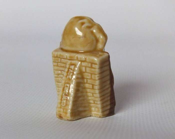 UNDER R100 - Collectable - A vintage Wade porcelain Humpty Dumpty whimsey