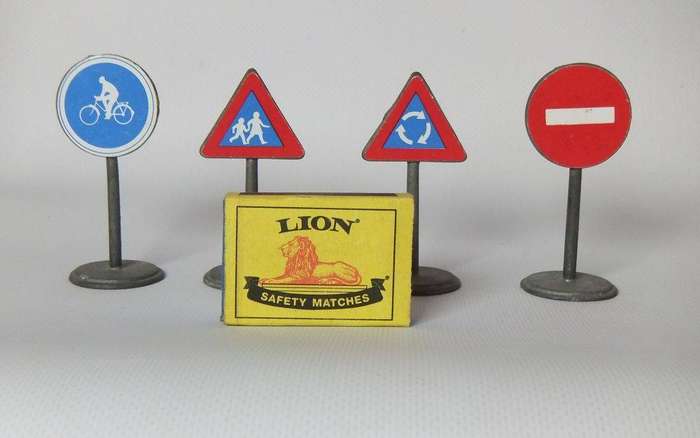 UNDER R100 - Collectable - Four vintage lead toy street signs