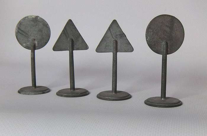 UNDER R100 - Collectable - Four vintage lead toy street signs