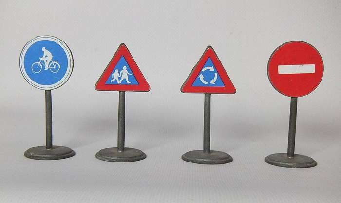UNDER R100 - Collectable - Four vintage lead toy street signs
