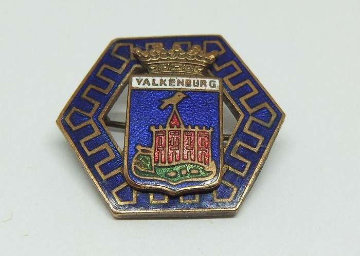 UNDER R100 - Collectable - Vintage or antique Valkenburg castle badge