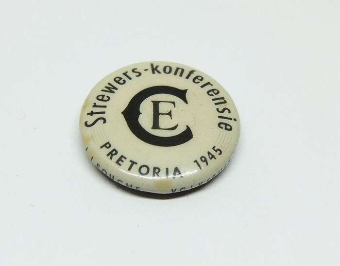 UNDER R100 - Collectable - Vintage badge of the 1945 Strewers Conference