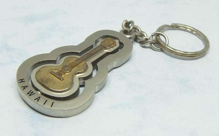 UNDER R100 - Vintage Keyring - Hawaii , swivel guitar - fully metal