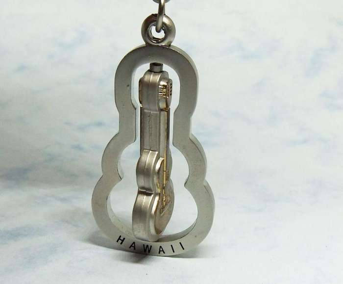 UNDER R100 - Vintage Keyring - Hawaii , swivel guitar - fully metal