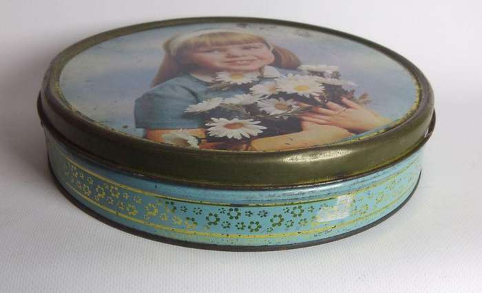 UNDER R100 - Vintage tin - Weston`s biscuits