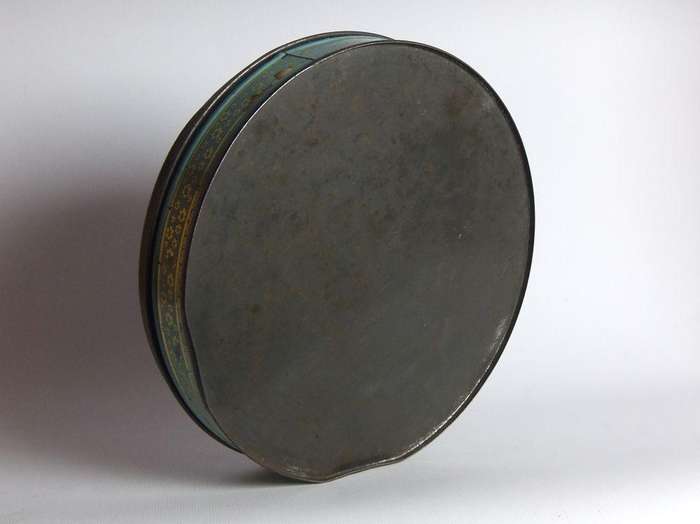 UNDER R100 - Vintage tin - Weston`s biscuits