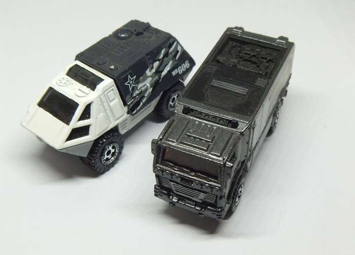 UNDER R100 - Collectable - Two die cast Matchbox vehicles