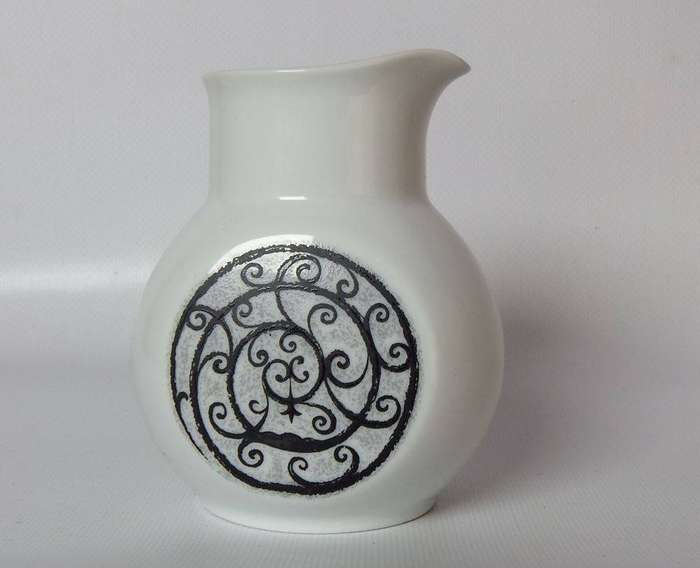 UNDER R100 - Collectable - A vintage Japanese Noritake porcelain beaker in the Esparanza pattern
