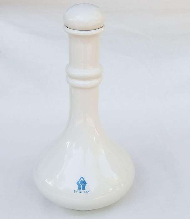 A 1983 commemorative decanter made for Western Province rugby by Drostdy pottery