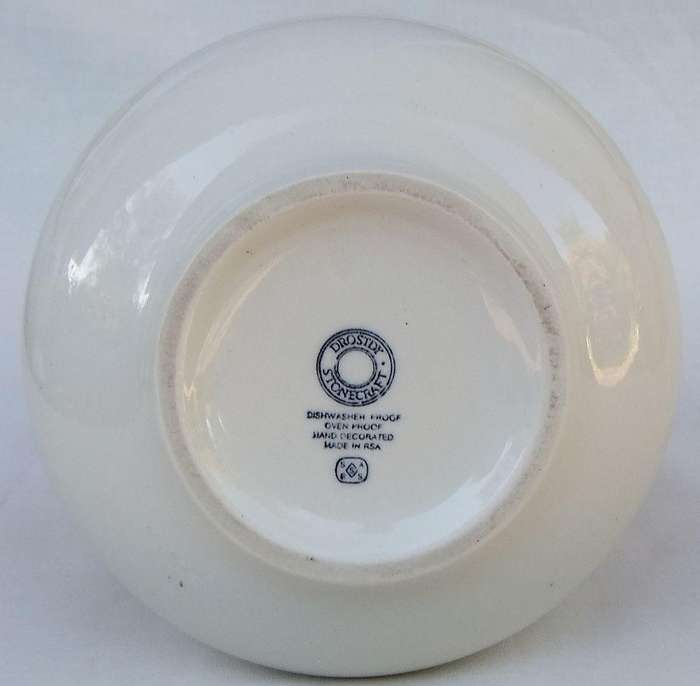 A 1983 commemorative decanter made for Western Province rugby by Drostdy pottery