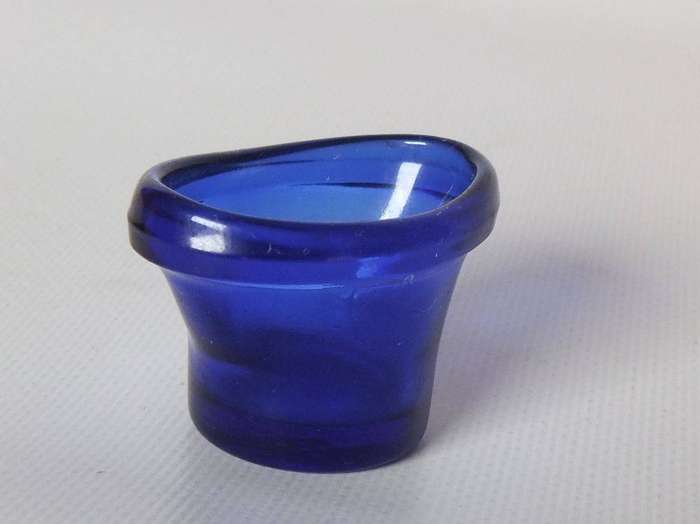 UNDER R100 - Collectable - A vintage blue glass eye bath by Optrex