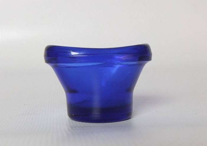 UNDER R100 - Collectable - A vintage blue glass eye bath by Optrex
