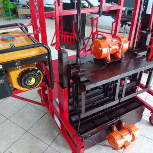 6 DROP M140 HOLLOW BLOCK MACHINE 2 MOTORS AND A GENERATOR