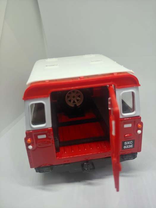 BURAGO LAND ROVER 1/24