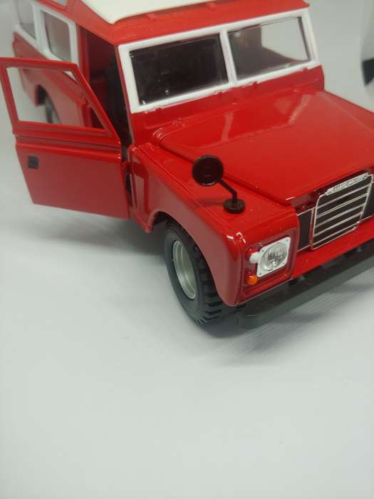 BURAGO LAND ROVER 1/24