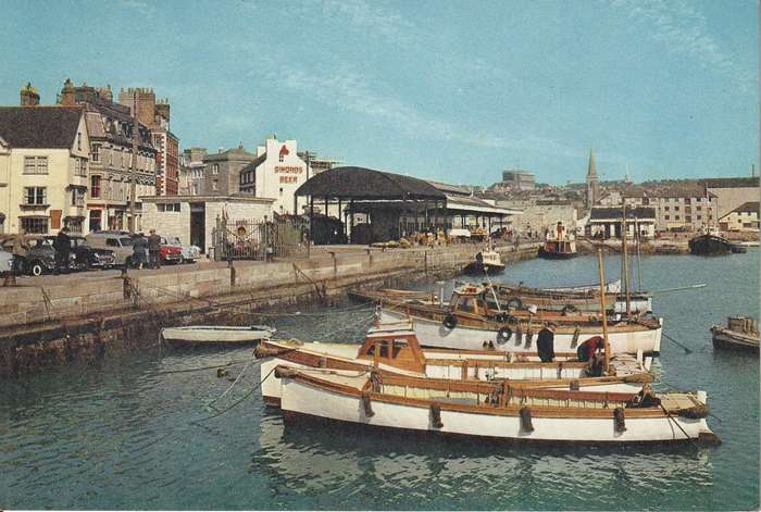 UN USED  VINTAGE POST CARD THE BARBICAN PLYMOUTH DEVON