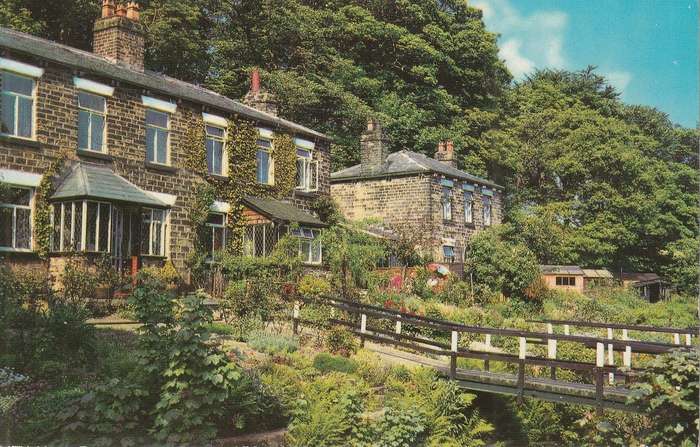 UN USED  VINTAGE POST CARD DEAN BROOK BARROW BRIDGE BOLTON