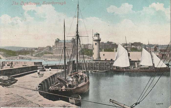 USED POST CARD THE LIGHTHOUSE SCARBOROUGH POSTED 1907