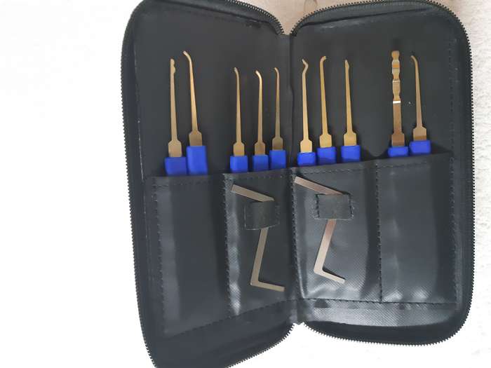 2 Lock Picking sets